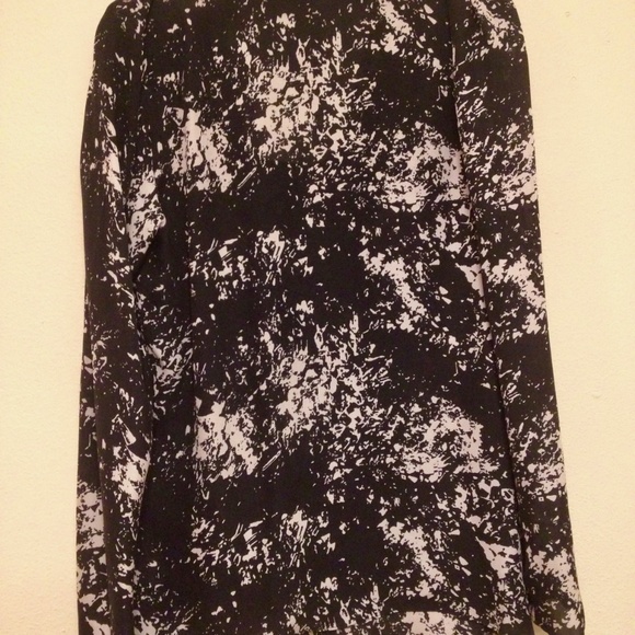 100% Silk Blouse with Asymmetrical Snap Closures - Picture 3 of 5